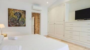 5 slaapkamers, een strijkplank/strijkijzer, gratis wifi, beddengoed