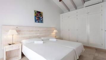 5 bedrooms, iron/ironing board, free WiFi, bed sheets