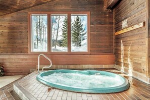 Interior - Cozy 2bdrm condo+fireplace+WiFi+in-unit wash/dryer, 10-40 min from 6 SKI resorts (Silverthorne)