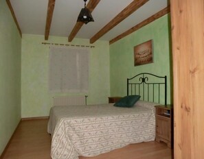 4 slaapkamers, een strijkplank/strijkijzer, beddengoed