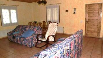 TV, fireplace, DVD player, table tennis