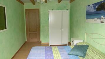 4 chambres, fer et planche à repasser, draps fournis