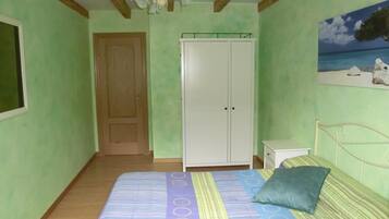 4 slaapkamers, een strijkplank/strijkijzer, beddengoed
