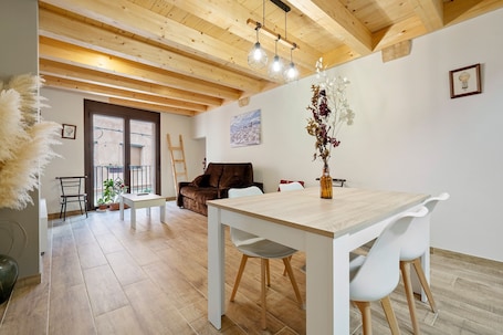 Interior. Rural House 'Sierra De Majalinos' with Mountain Views, Wi-Fi and Air Conditioning