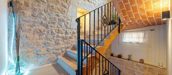 Country House 'Sierra De Majalinos' with Mountain View, Wi-Fi and Air Conditioning