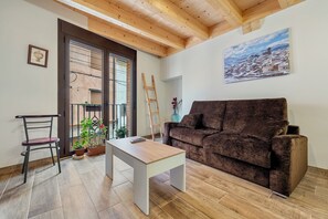 TV - Country House 'Sierra De Majalinos' with Mountain View, Wi-Fi and Air Conditioning (Ejulve)