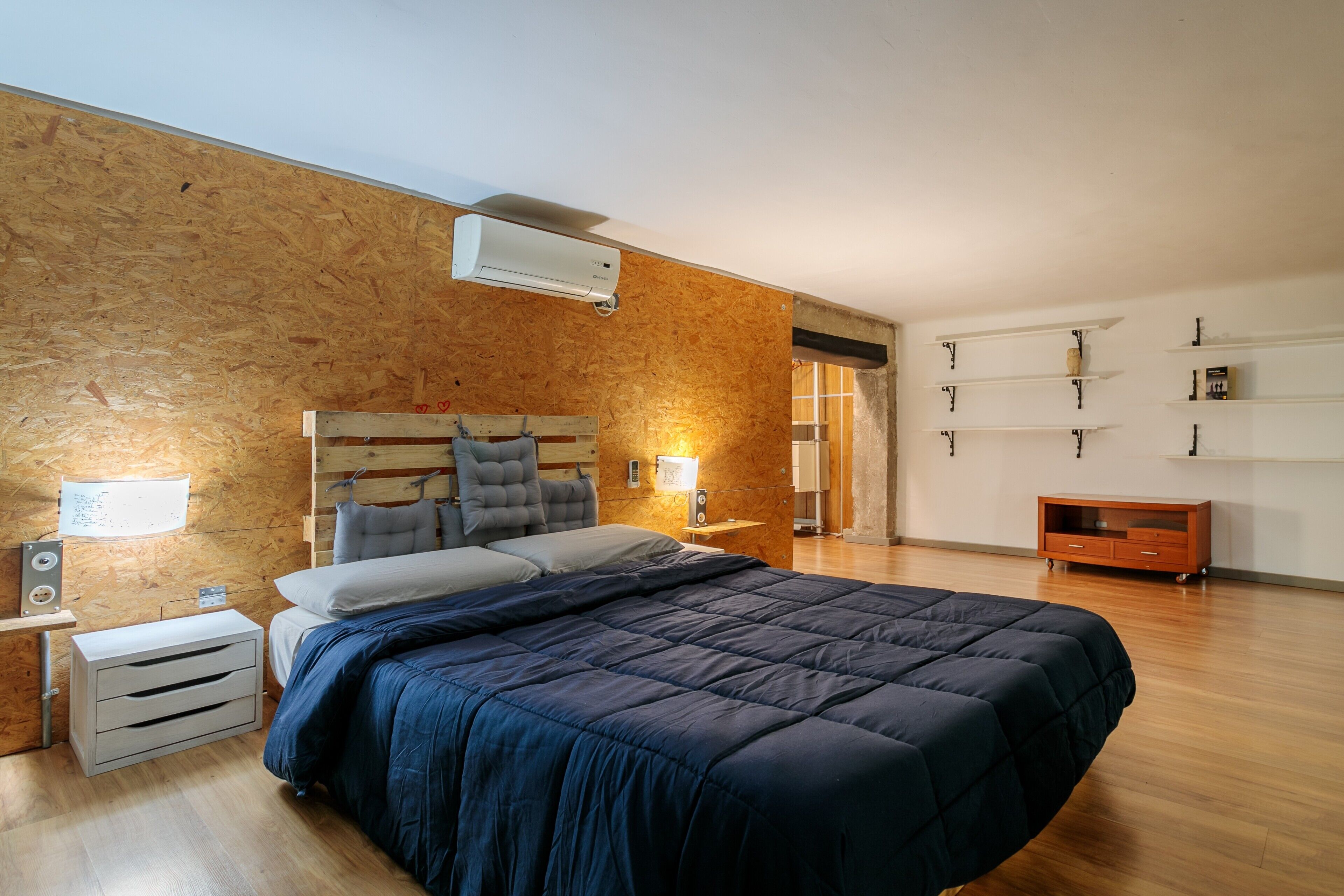 1 slaapkamer, een strijkplank/strijkijzer, gratis wifi, beddengoed