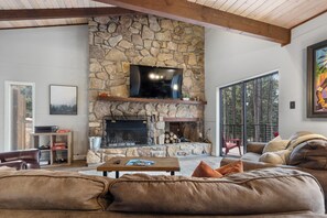 Smart TV, fireplace - 'Enchanted Pines' Mountain Escape! (Angel Fire)