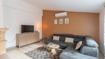 Télévision, cheminée