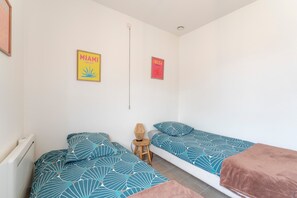 2 bedrooms, iron/ironing board, bed sheets