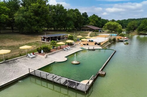 Chalet 'Club 5 Personnes 89' with Private Terrace, Private Garden and Wi-Fi