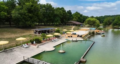 Chalet 'Club 5 Personnes 89' with Private Terrace, Private Garden and Wi-Fi