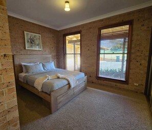 8 chambres, fer et planche à repasser, Wi-Fi gratuit, draps fournis