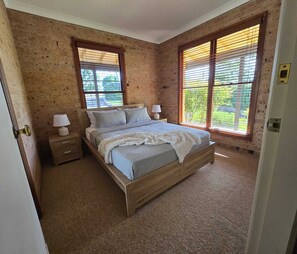 8 chambres, fer et planche à repasser, Wi-Fi gratuit, draps fournis