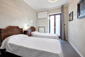 2 chambres, fer et planche Ă repasser, Wi-Fi gratuit, draps fournis