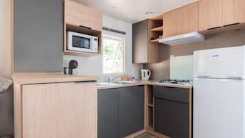 Réfrigérateur, micro-ondes, plaque de cuisson, cafetiÚre/bouilloire