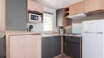 Réfrigérateur, micro-ondes, plaque de cuisson, cafetiÚre/bouilloire