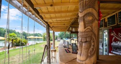 Mobile Home 'Mobilhome Confort 4 Personnes 63' with Private Terrace, Private Garden and Wi-Fi