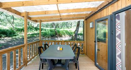 Mobile Home 'Mobilhome Confort 4 Personnes 63' with Private Terrace, Private Garden and Wi-Fi