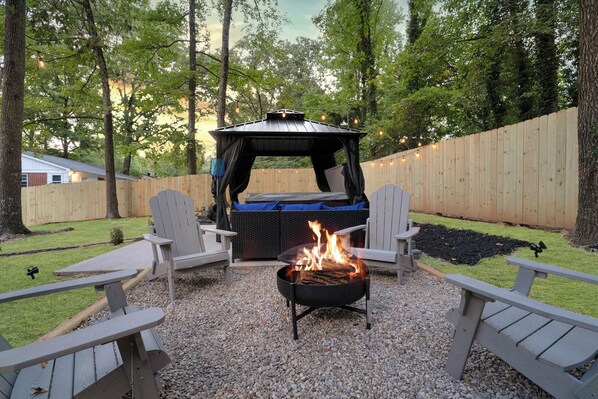 Property grounds - Charlottle Jacuzzi side oasis (Charlotte)