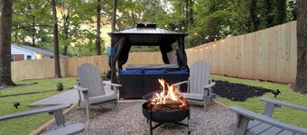 Charlottle Jacuzzi side oasis  