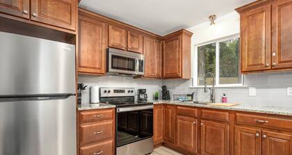 Charlottle Jacuzzi side oasis