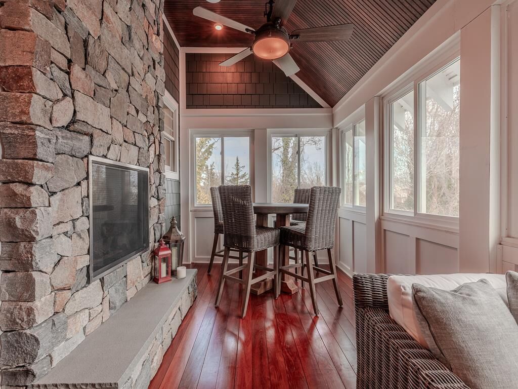 Seashore Villa.  Spacious Estate With 6 Bedrooms, Custom In-ground Pool With Sun Deck, Gourmet Kitchen, Bar, Beach, Games, And Much More! Historic Cape May! - ケープ・メイ, NJ