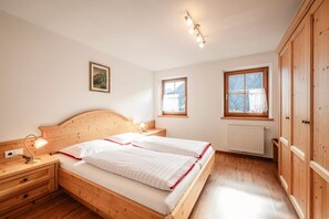 2 bedrooms, iron/ironing board, free WiFi, bed sheets - Apartment 'Rieplechn App Bergblick' with Mountain View, Shared Garden and Wi-Fi (Sand in Taufers)