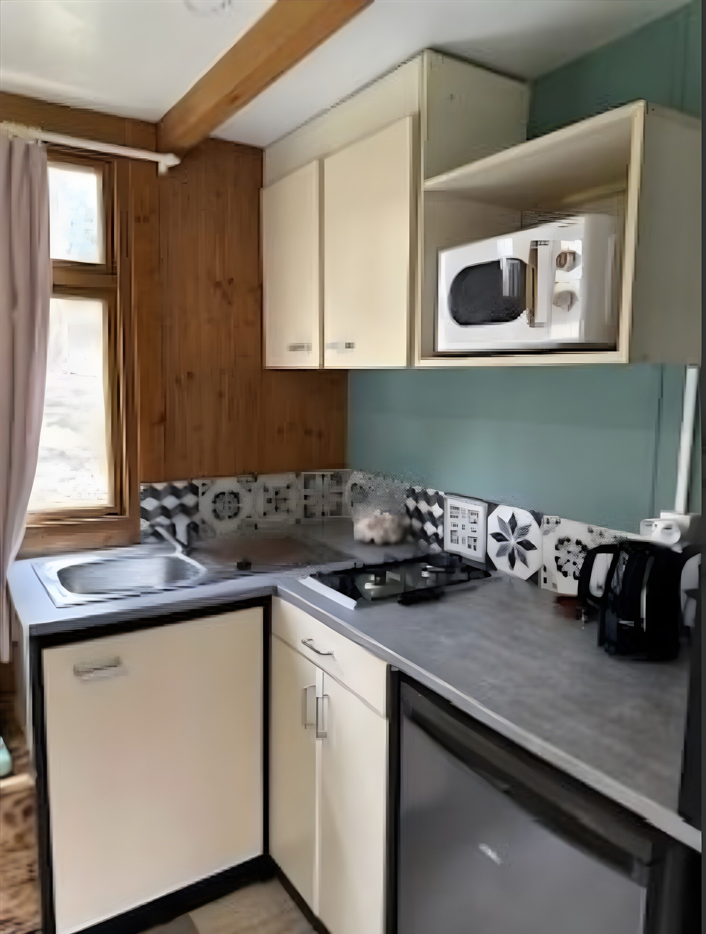 Fridge, microwave, stovetop, coffee/tea maker