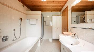 Doccia, asciugacapelli, asciugamani