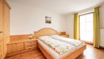 2 slaapkamers, een strijkplank/strijkijzer, gratis wifi, beddengoed