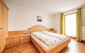 2 slaapkamers, een strijkplank/strijkijzer, gratis wifi, beddengoed