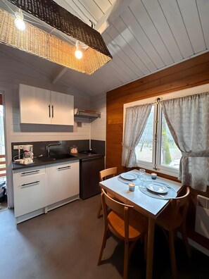 Fridge, microwave, stovetop, coffee/tea maker