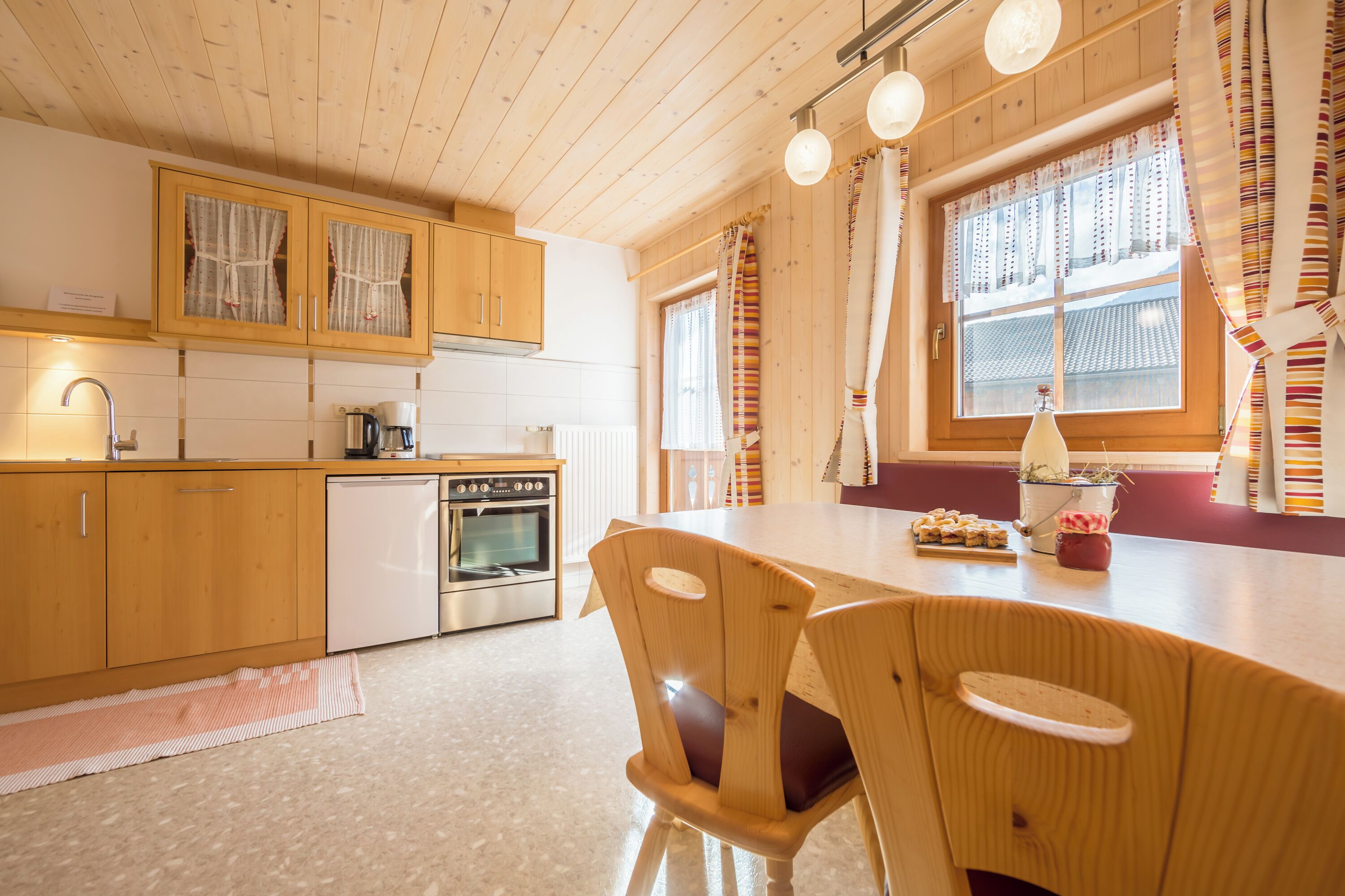 Kühlschrank, Ofen, Herdplatte, Geschirrspüler