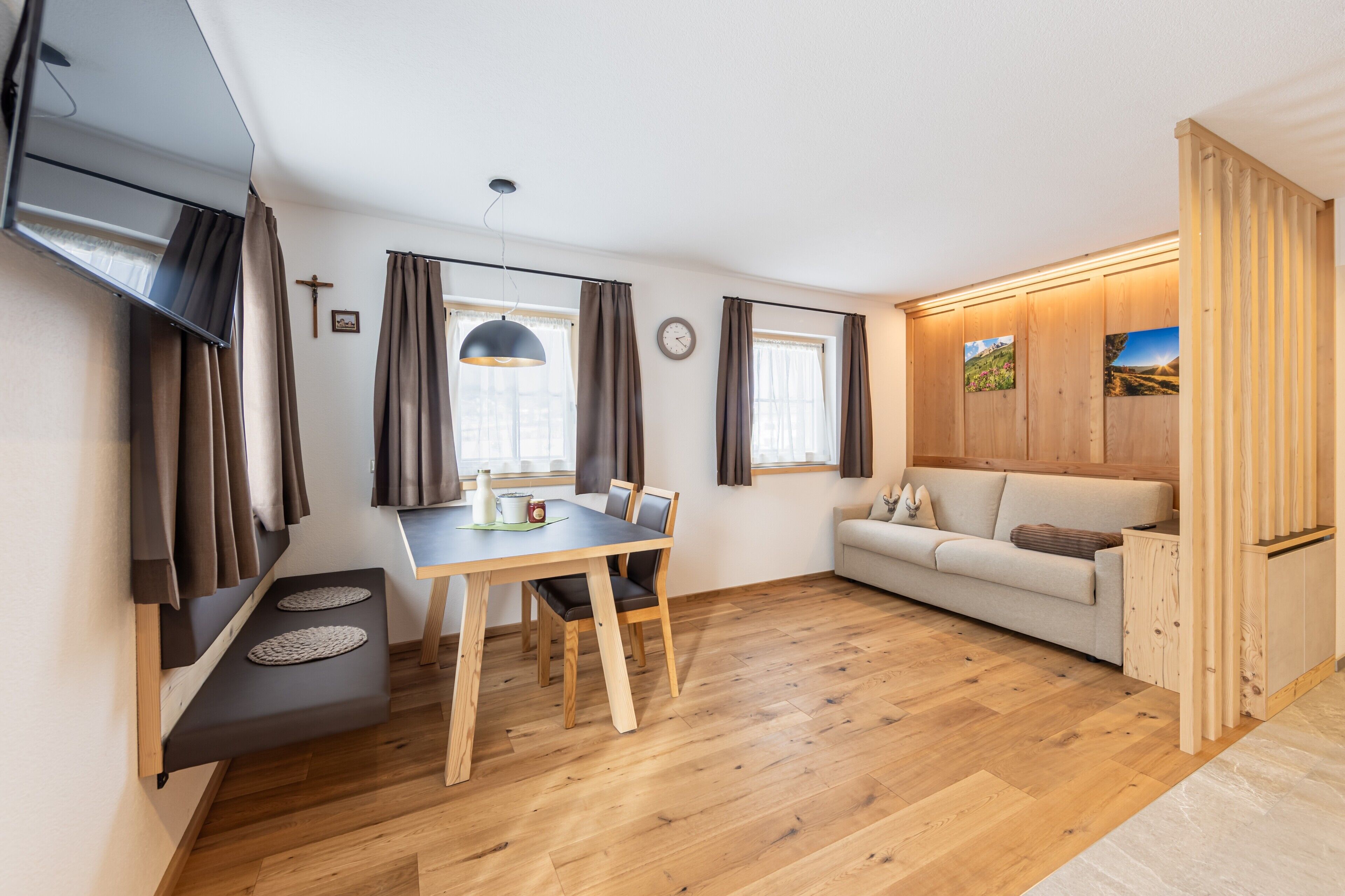 TV, mesa de pingue-pongue