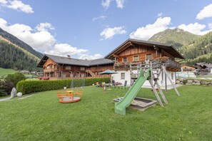 Children’s area - Apartment 'Obermarhof Apt Hörneggile' with Mountain View, Shared Garden and Wi-Fi (St. Martin Gsies)
