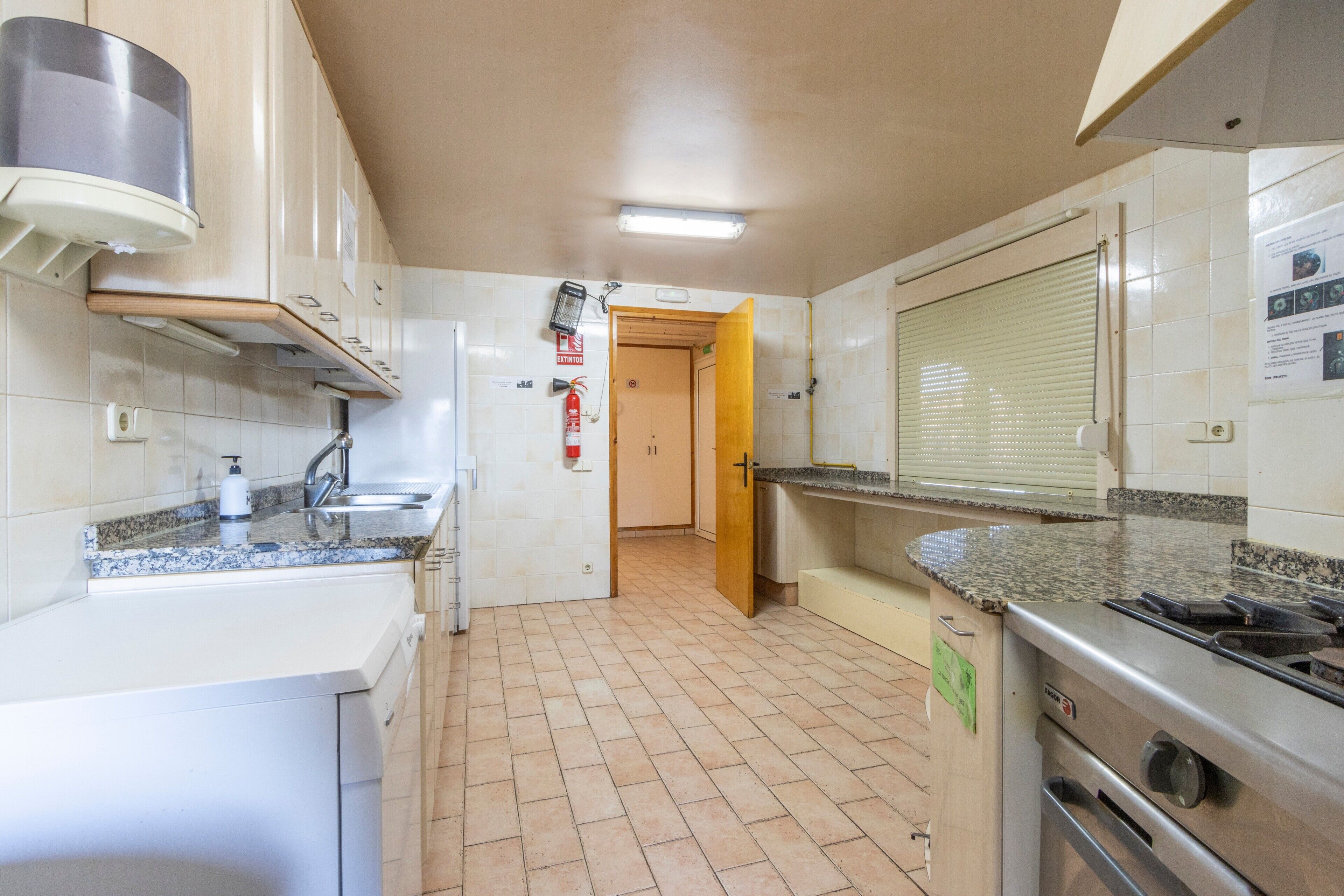 Refrigerador, microondas, horno y lavavajillas 