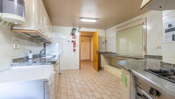 Refrigerador, microondas, horno y lavavajillas