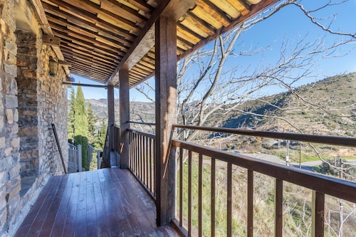 Casa de huéspedes 'Rectoria De Claverol' con vistas a la montaña, terraza privada y Wi-Fi