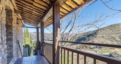 Guesthouse 'Rectoria De Claverol' with Mountain Views, Private Terrace and Wi-Fi