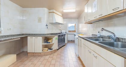 Country House 'Rectoria De Claverol' with Mountain View, Private Terrace and Wi-Fi