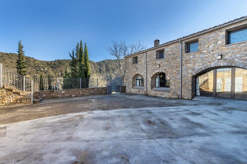Casa de huéspedes 'Rectoria De Claverol' con vistas a la montaña, terraza privada y Wi-Fi