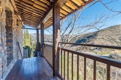 Guesthouse 'Rectoria De Claverol' with Mountain Views, Private Terrace and Wi-Fi