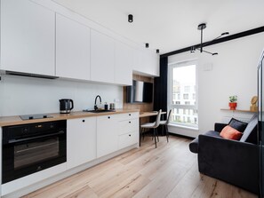 Kühlschrank, Ofen, Herdplatte, Geschirrspüler