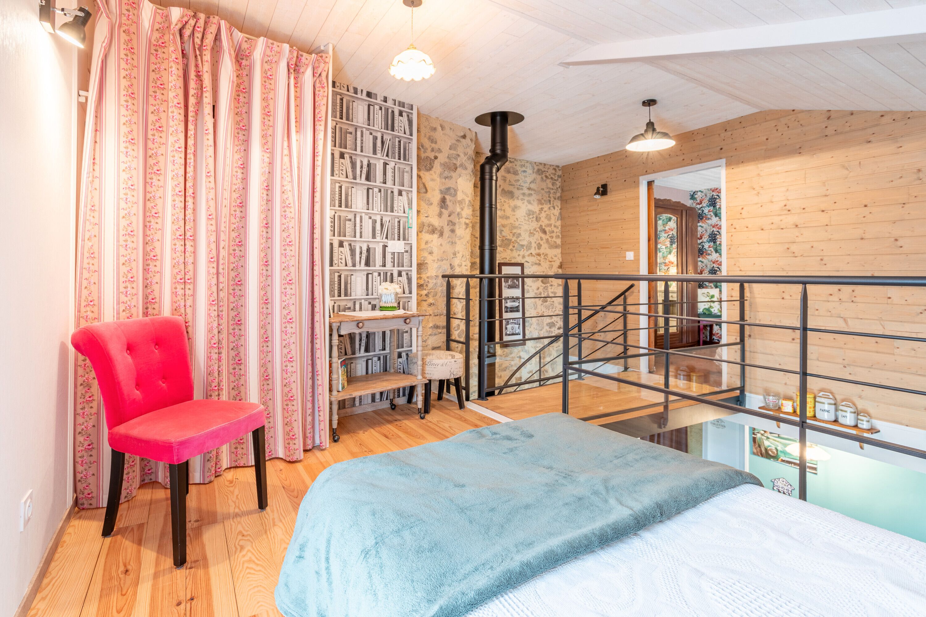 1 slaapkamer, een strijkplank/strijkijzer, gratis wifi, beddengoed