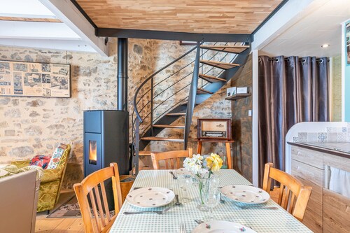 Holiday Home 'L'étable 15kms Puy Du Fou' with Private Terrace and Wi-Fi