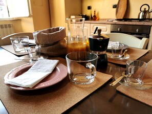 Dining - Apartment 'In Anfiteatro - Vivere Lucca' with Wi-Fi (Lucca)
