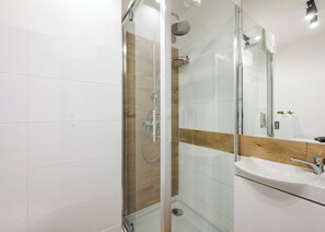 Shower, free toiletries, hair dryer, towels
