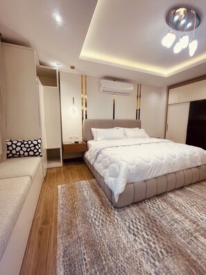 4 Schlafzimmer, Schreibtisch, Bügeleisen/Bügelbrett, WLAN