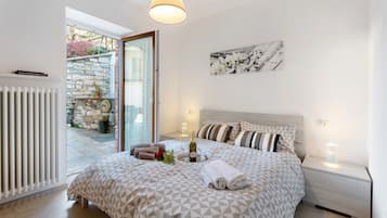 2 bedrooms, iron/ironing board, free WiFi